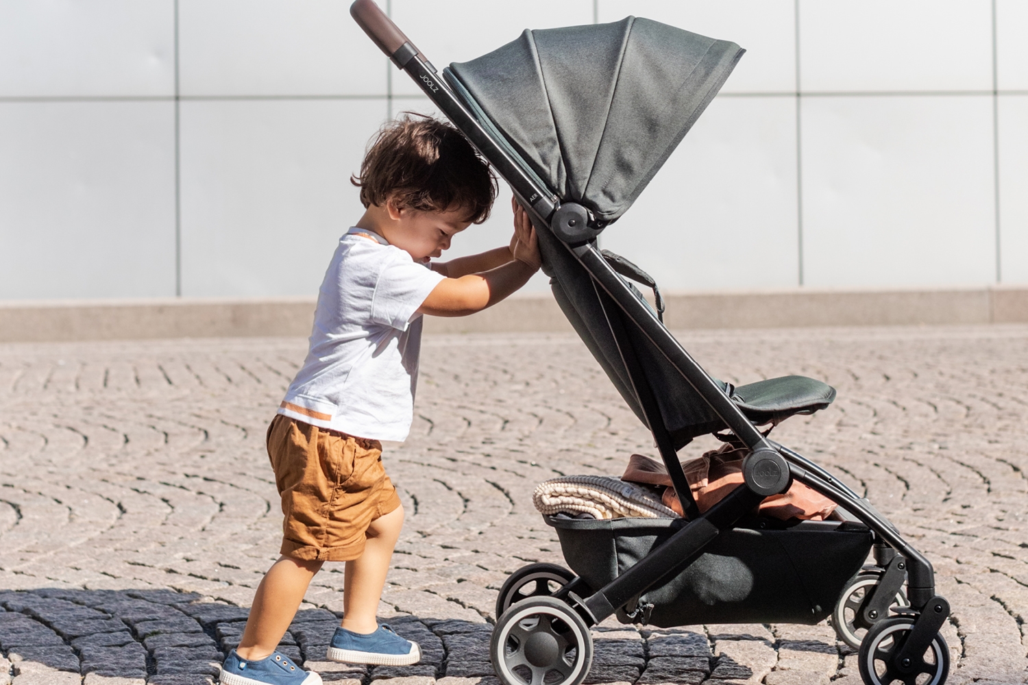 Kinderwagen der Firma "JOOLZ"