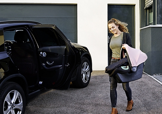 Babyschale der Firma "ABC"