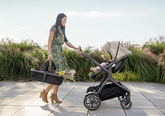 Geschwisterkinderwagen de Firma Nuna