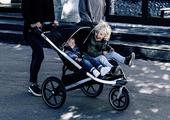 Geschwisterkinderwagen der Firma THULE