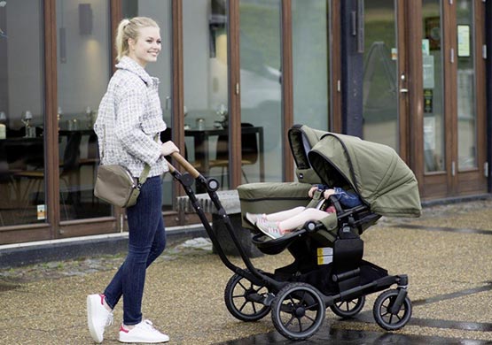 Geschwisterkindewagen der Firma Emmaljunga